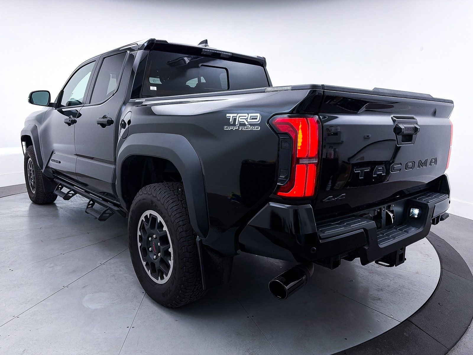 Used 2024 Toyota Tacoma TRD Off-Road w/ TRD Off Road Upgrade Package image 14