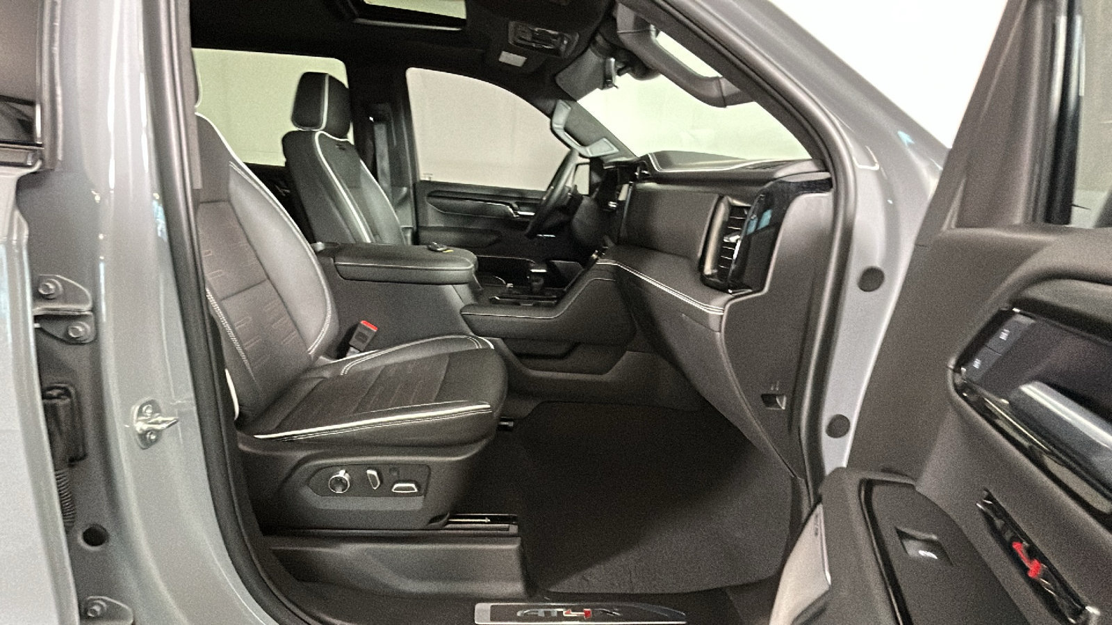 Used 2025 GMC Sierra 1500 AT4X AWD/4WD image 35