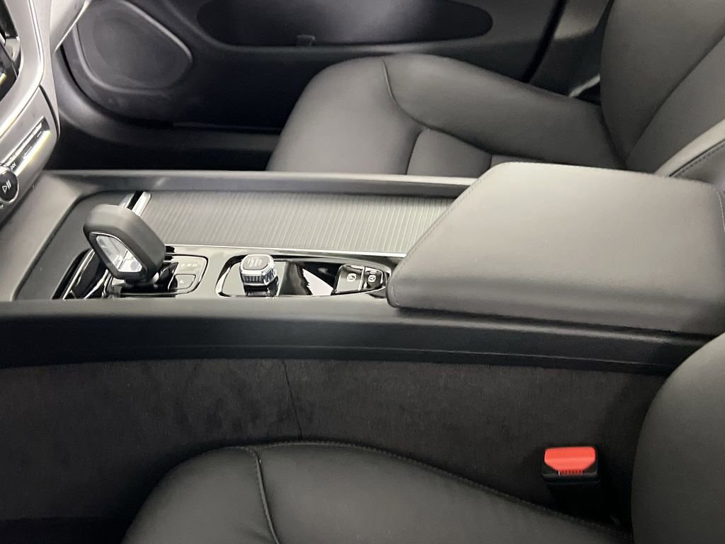 Certified 2025 Volvo XC60 B5 Core w/ Climate Package image 22