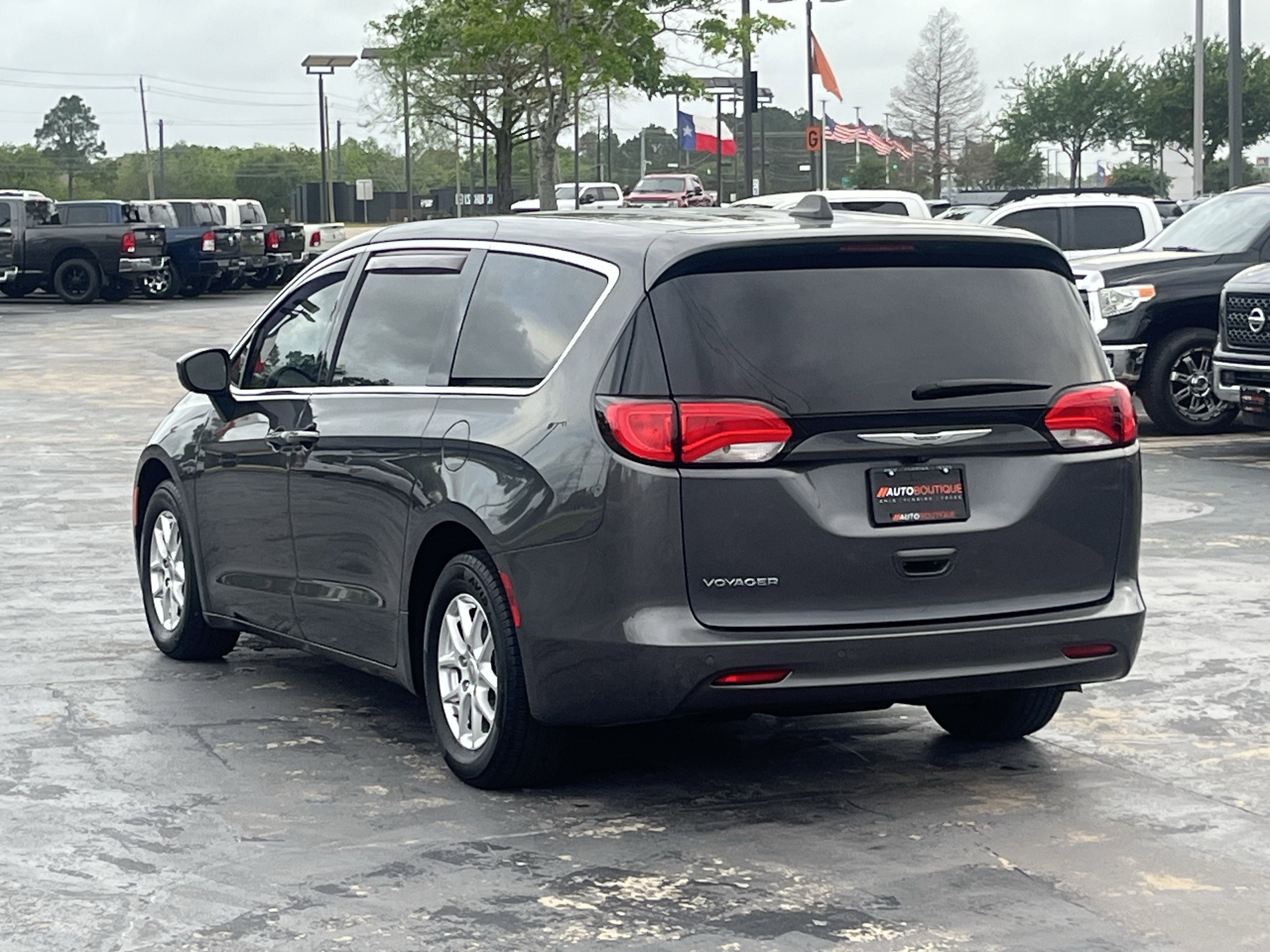 Used 2021 Chrysler Voyager LX w/ Cold Weather Group image 8