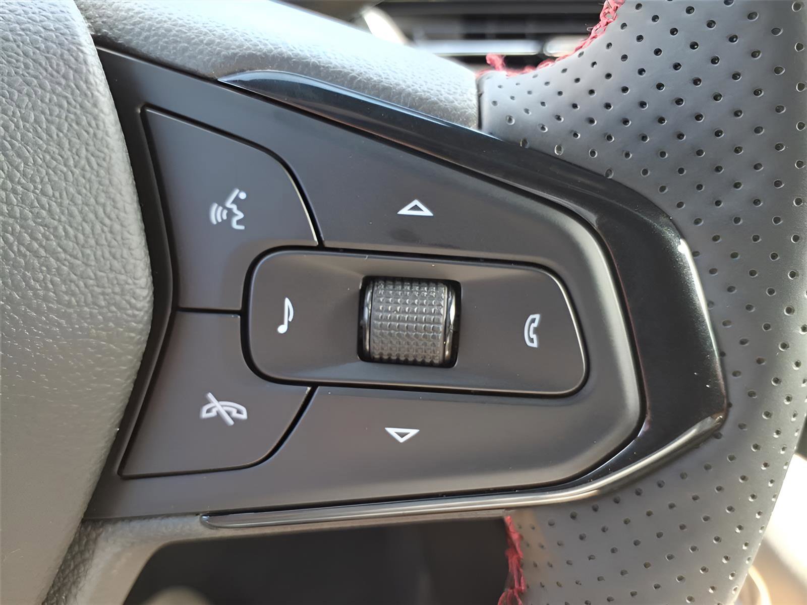 New 2026 Chevrolet Trax RS w/ Driver Confidence Package image 20