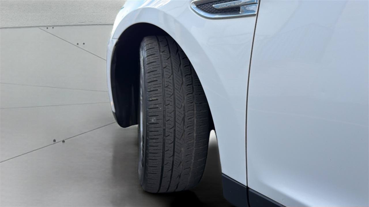 Used 2016 Ford Taurus SE FWD image 31