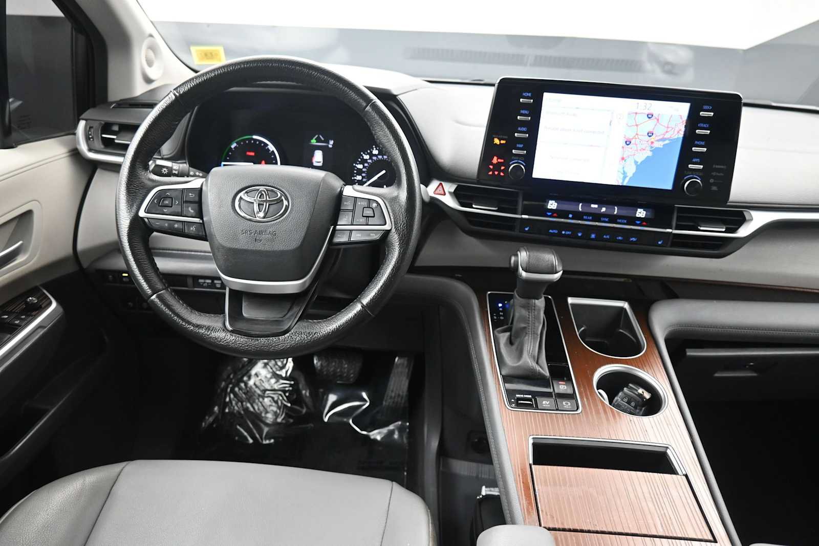 Used 2024 Toyota Sienna XLE w/ XLE Plus Package AWD/4WD image 20