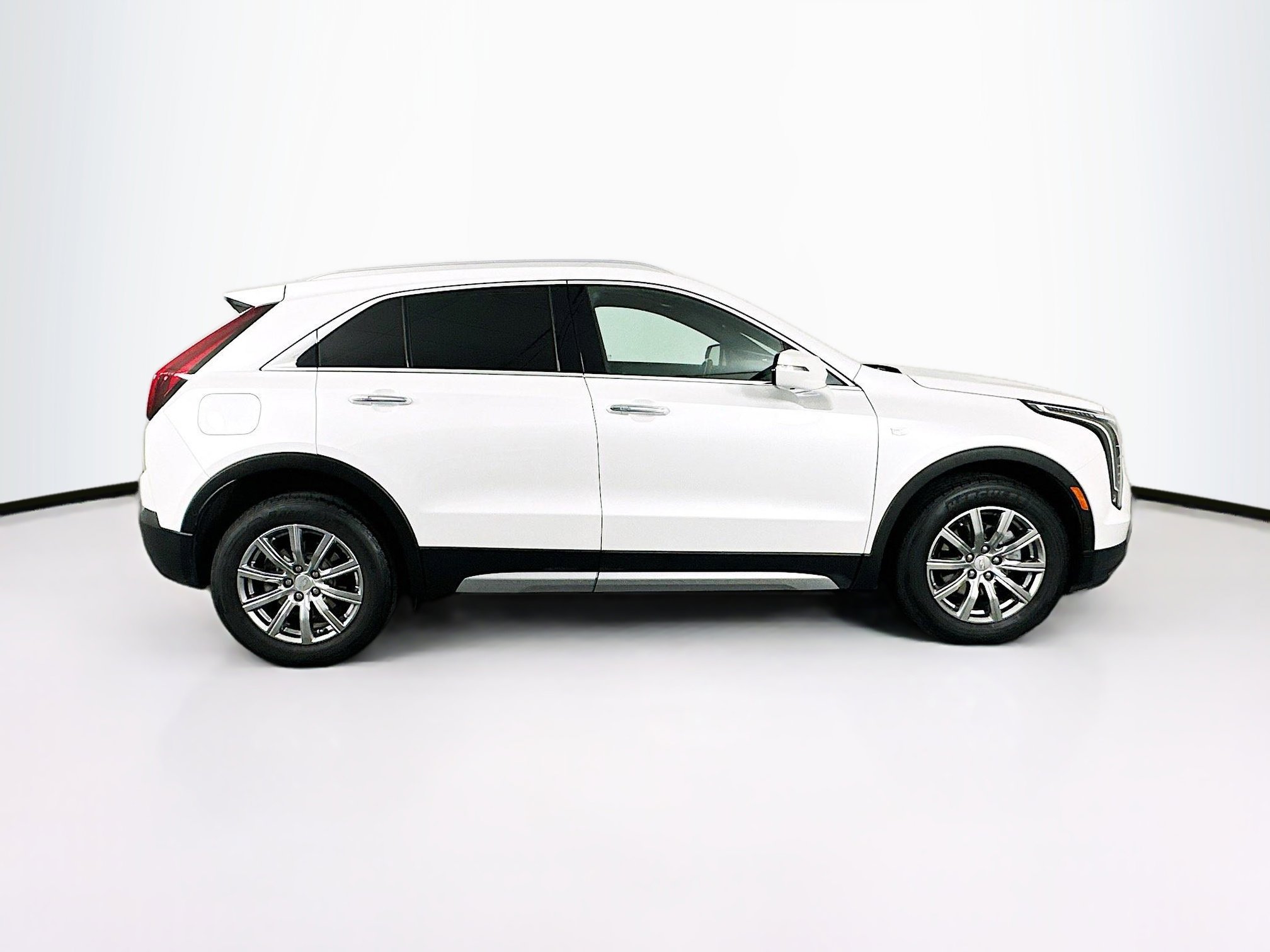 Used 2023 Cadillac XT4 Premium Luxury w/ Technology Package AWD/4WD image 10