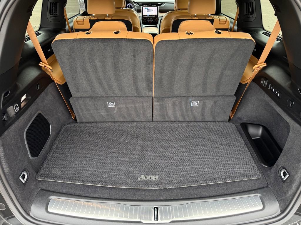 Used 2024 Jeep Grand Cherokee L Summit image 11