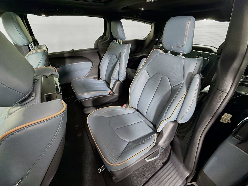 New 2027 Chrysler Pacifica Pinnacle w/ Theater Group AWD/4WD image 26