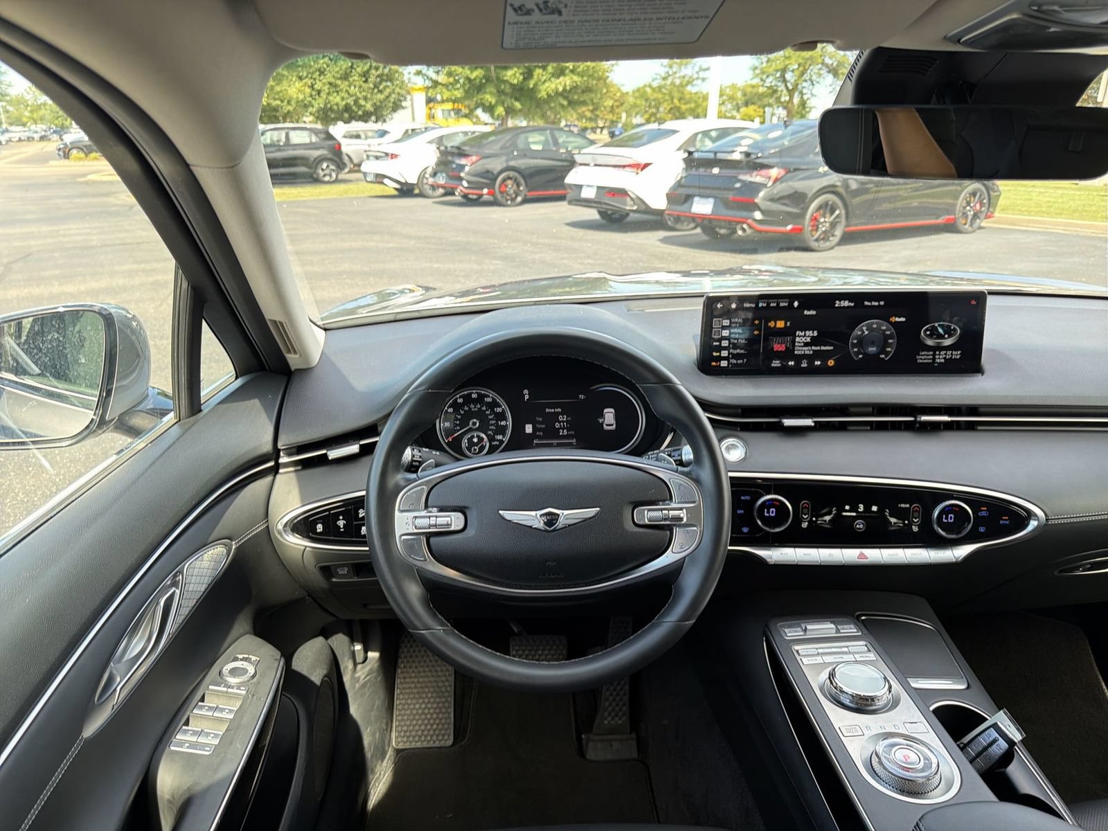 Used 2025 Genesis GV70 2.5T AWD/4WD image 15