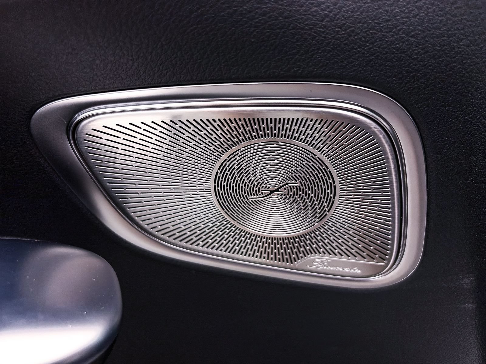 Used 2024 Mercedes-Benz GLC 300 4MATIC w/ AMG Line image 4