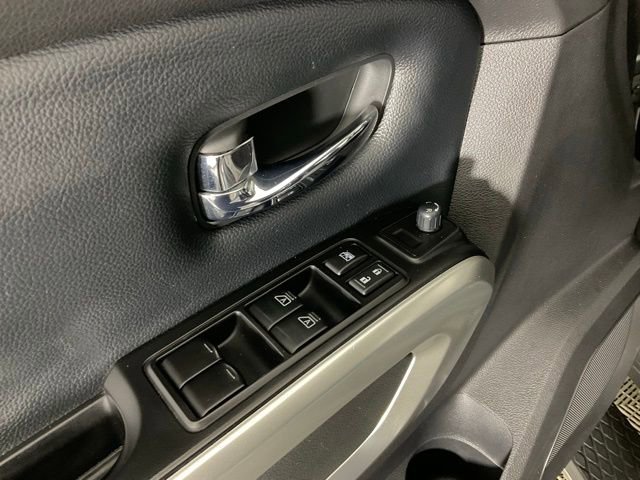 Used 2018 Nissan Titan SV w/ SV Convenience Package image 26