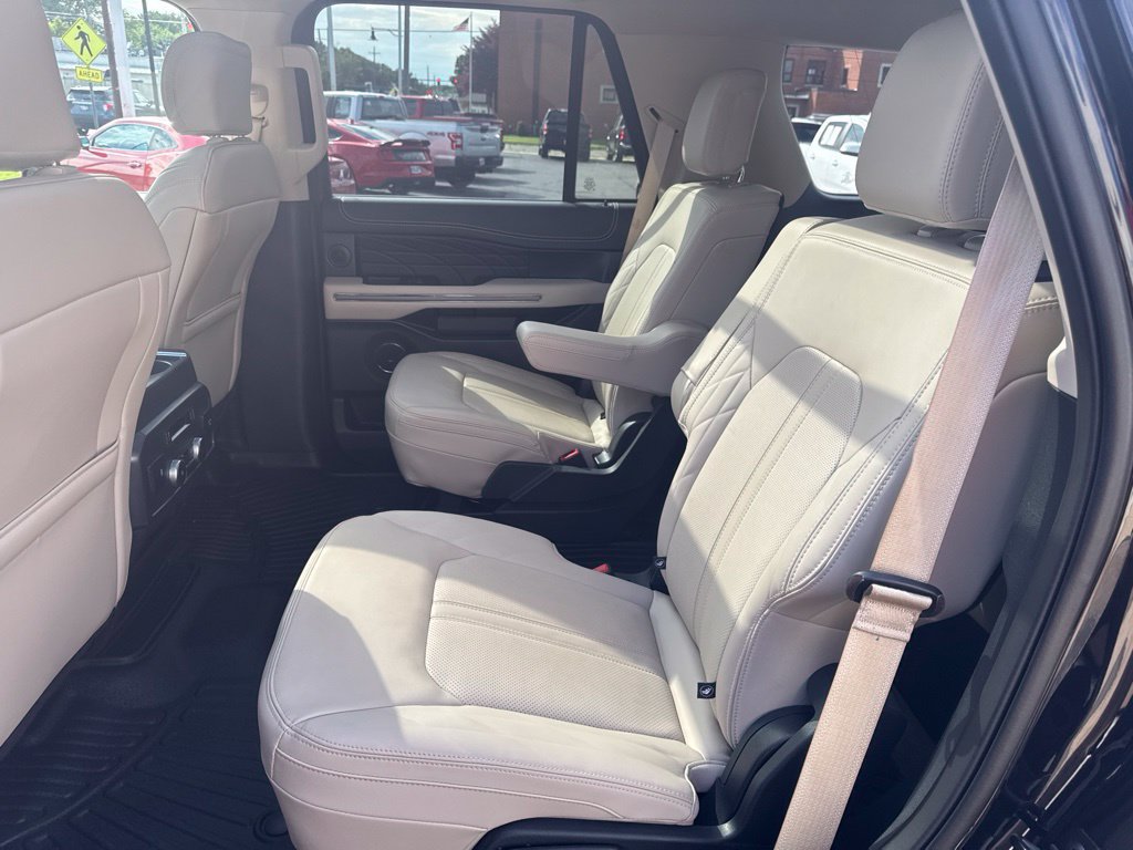 Used 2023 Ford Expedition Platinum AWD/4WD image 32