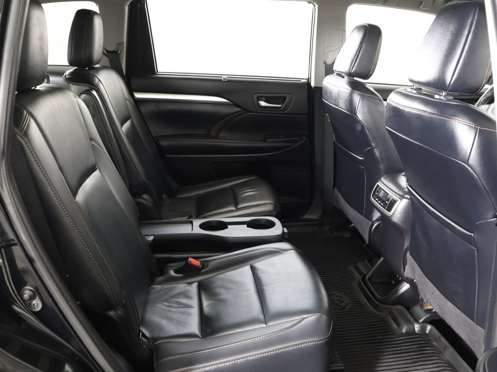 Used 2019 Toyota Highlander XLE AWD/4WD image 38