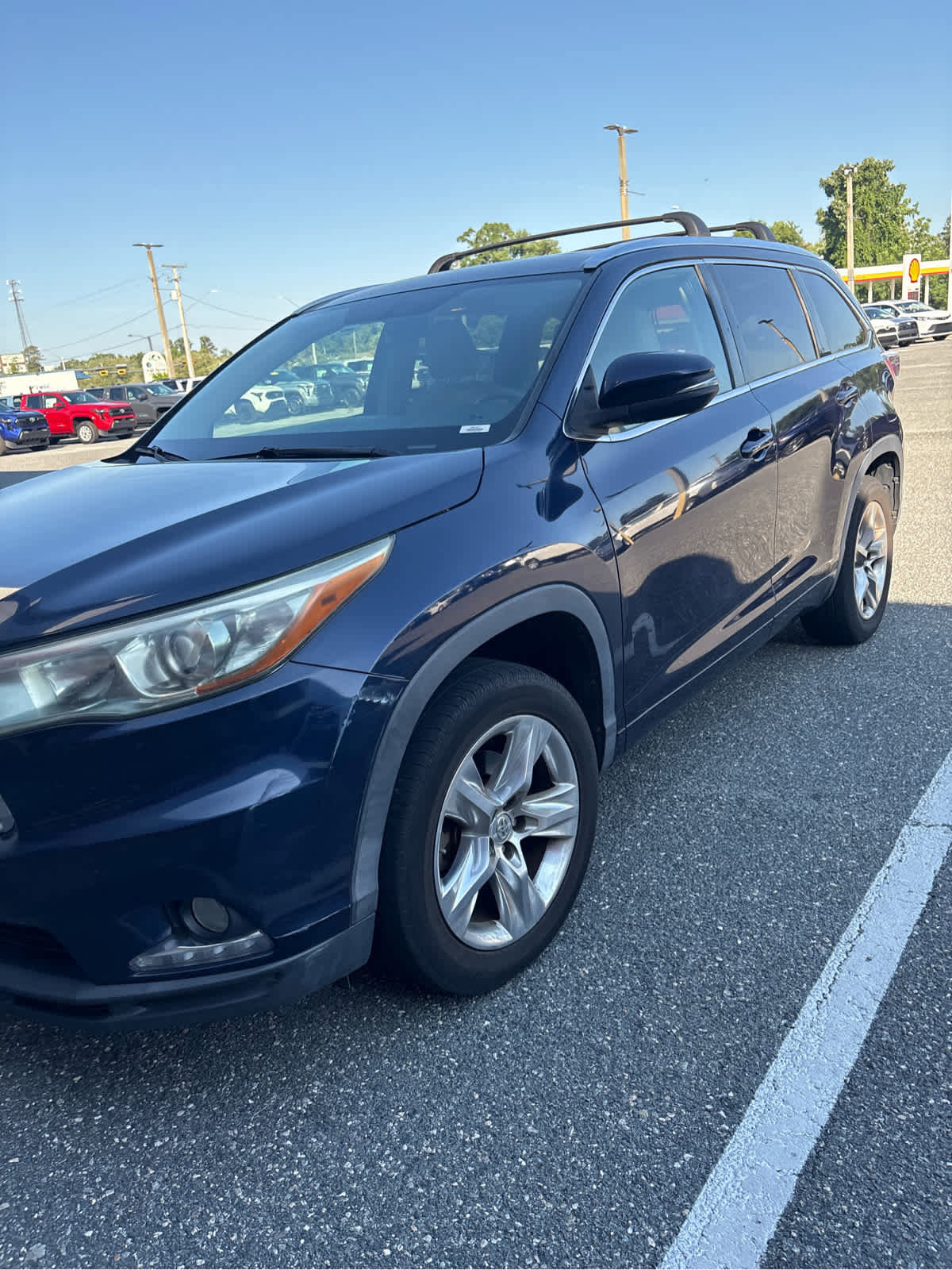 Used 2015 Toyota Highlander Limited FWD image 2