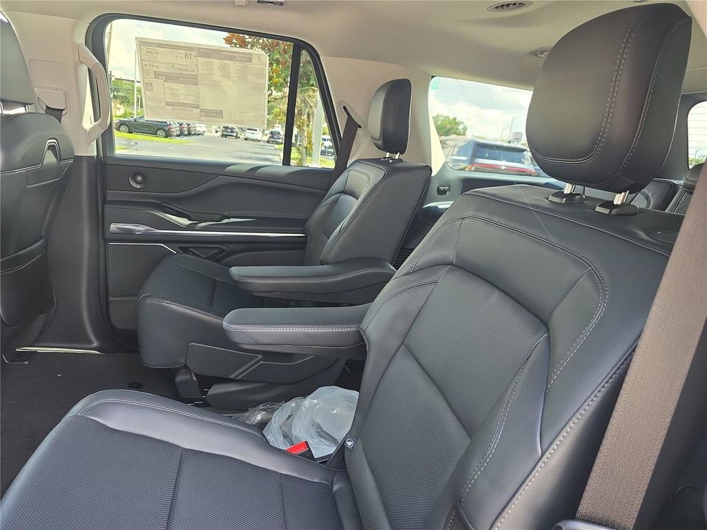 New 2027 Lincoln Navigator Premiere RWD image 15