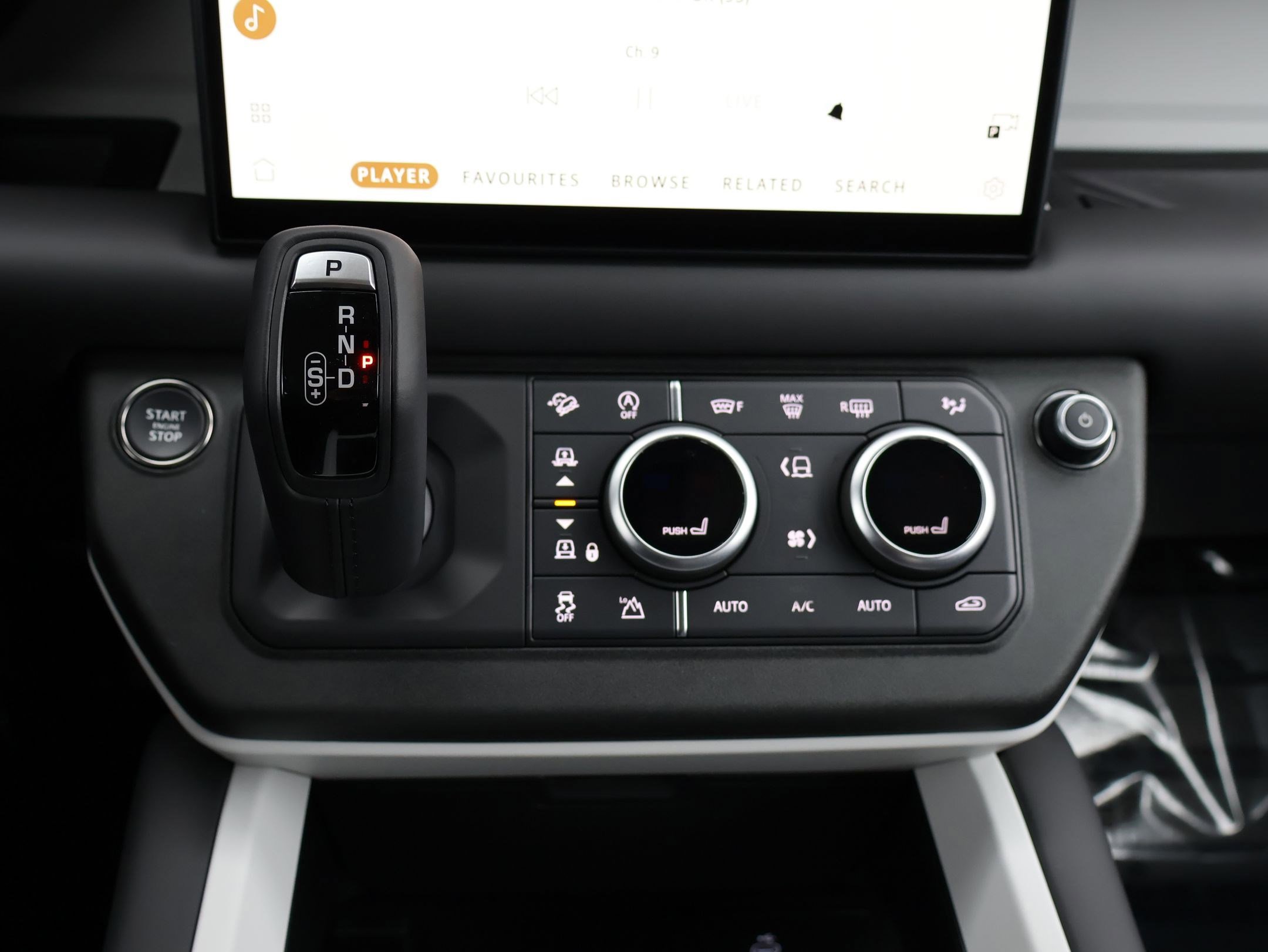 Used 2025 Land Rover Defender 110 X-Dynamic SE image 22