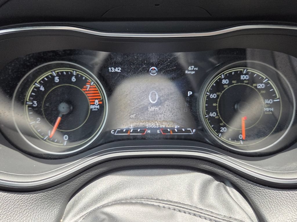 Used 2022 Jeep Cherokee Trailhawk AWD/4WD image 35