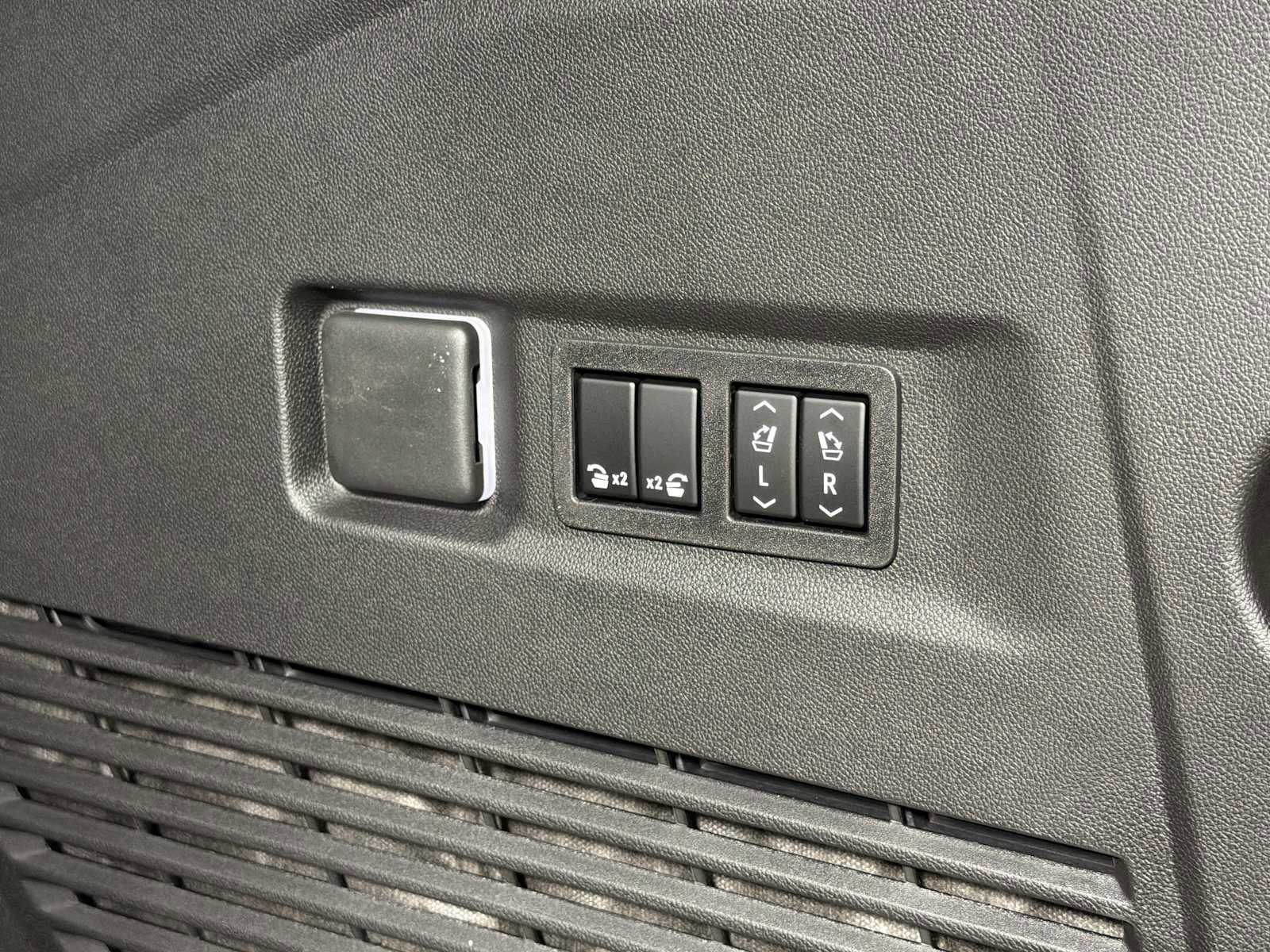 New 2026 GMC Yukon XL AT4 image 20