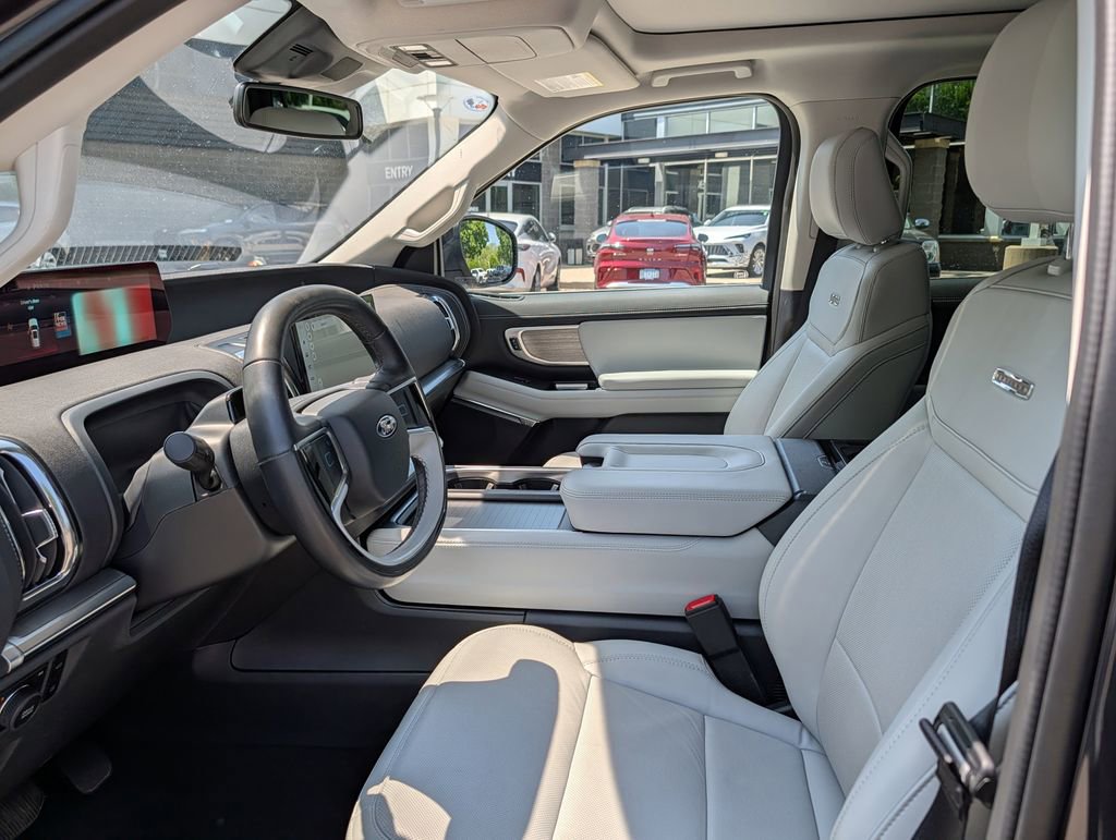 Used 2025 Ford Expedition Platinum AWD/4WD image 37