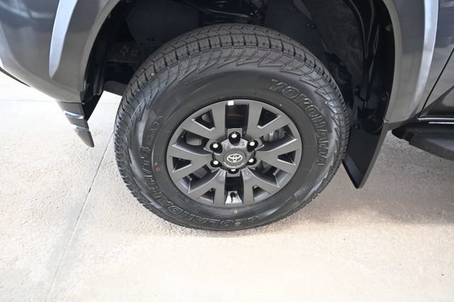 Used 2022 Toyota Tacoma SR5 AWD/4WD image 30