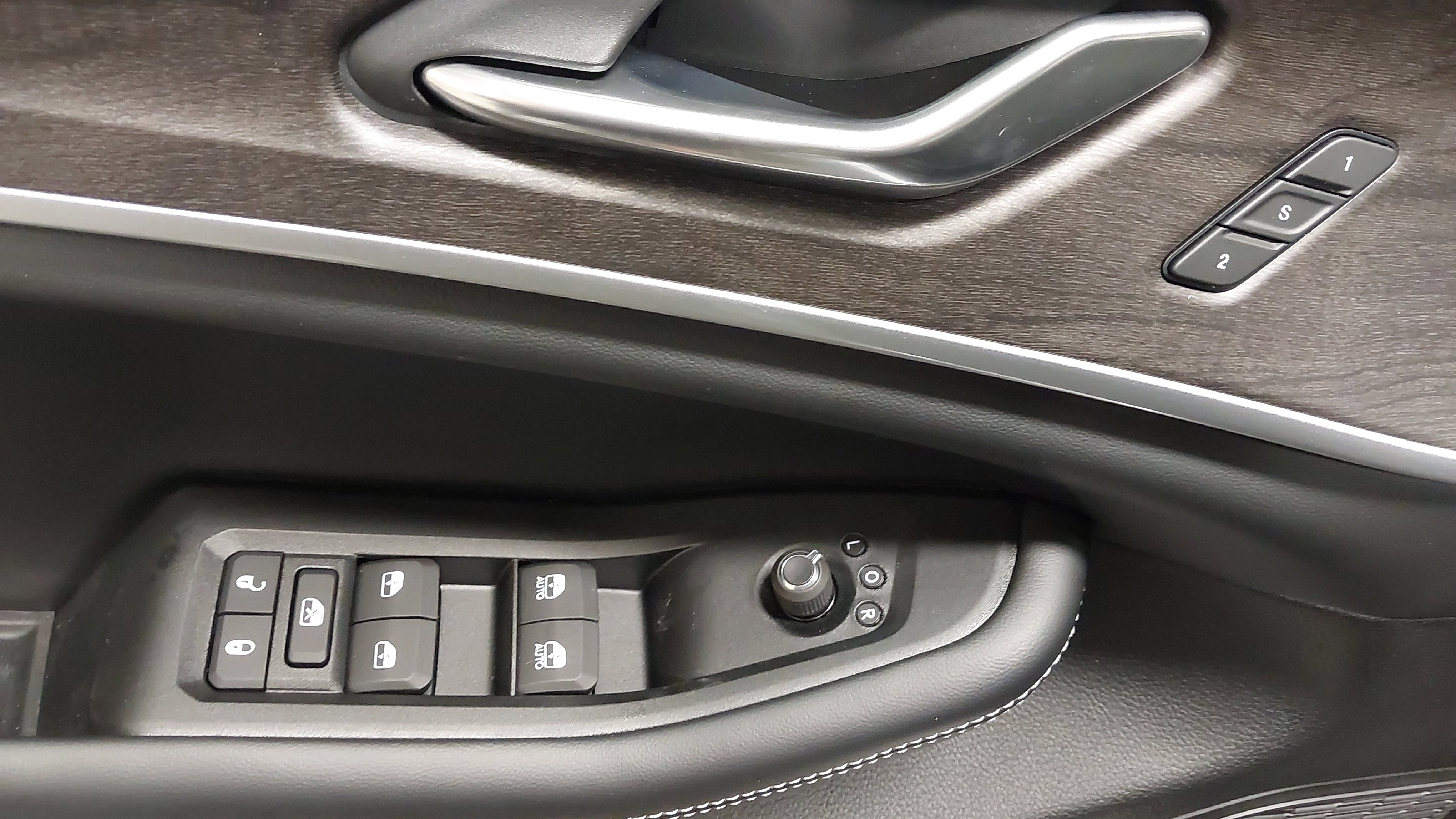 New 2025 Jeep Grand Cherokee L Limited w/ Trailer Tow Package image 25