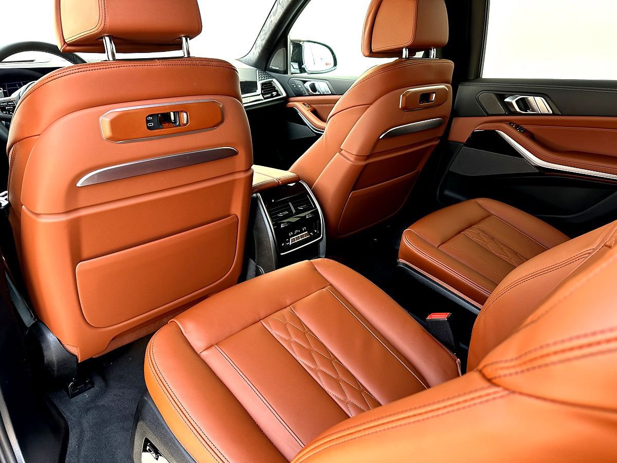 New 2026 BMW X7 M60i image 16