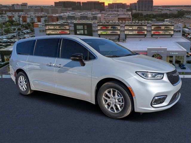 New 2026 Chrysler Pacifica Select
