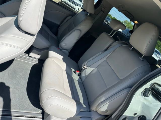 Used 2019 Toyota Sienna XLE w/ XLE Navigation Package FWD image 14