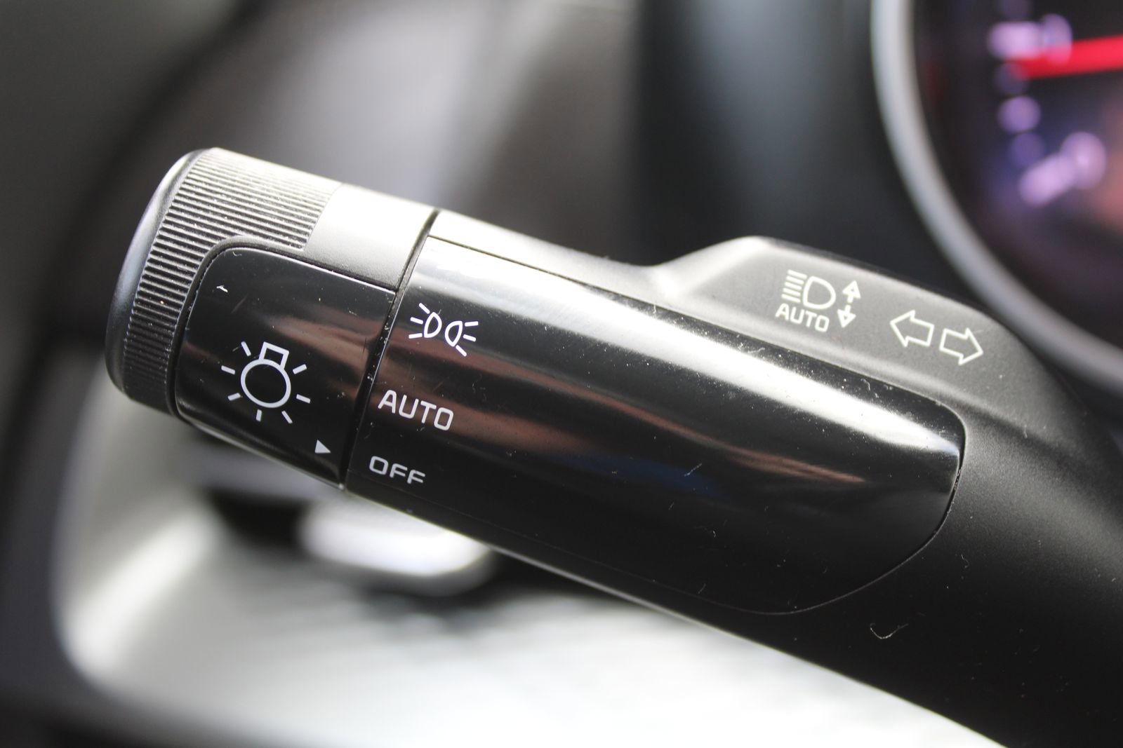 Used 2022 Kia Carnival LX image 34