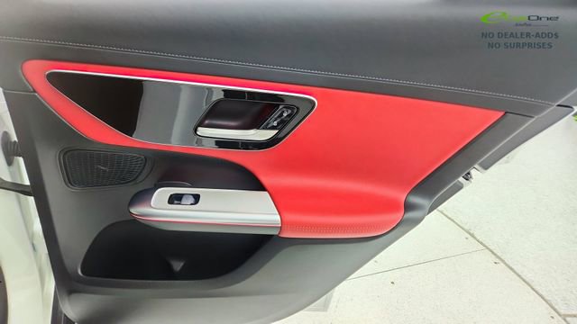 Used 2025 Mercedes-Benz GLC 300 4MATIC image 27