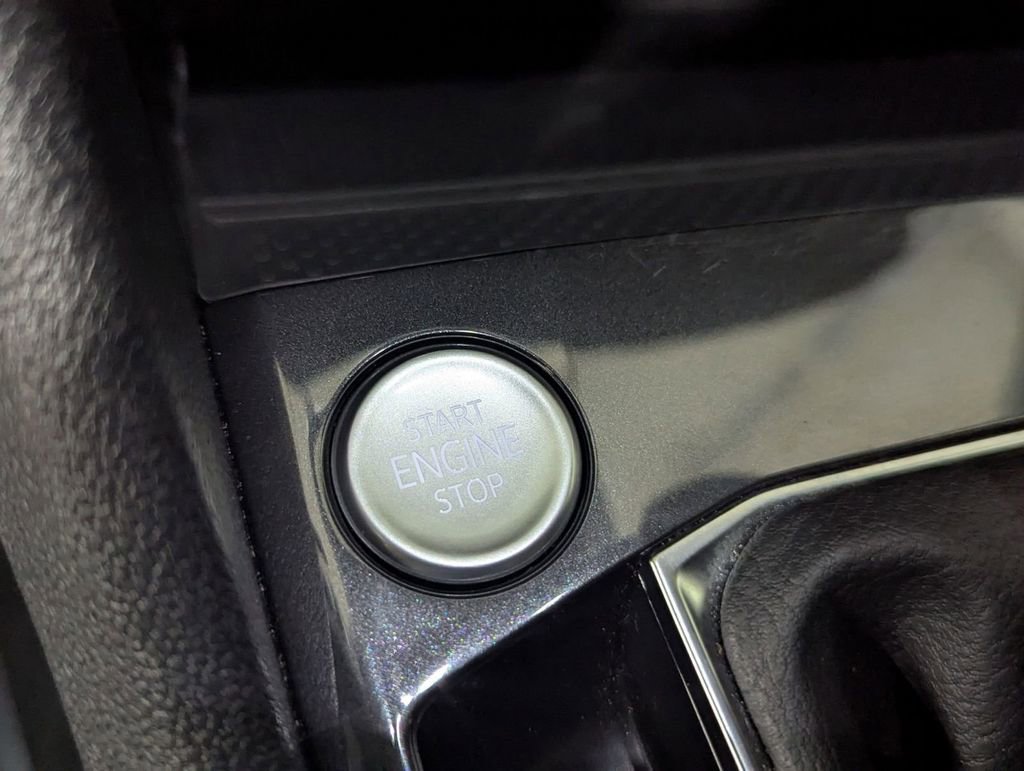 Used 2024 Volkswagen Tiguan SE R-Line image 20