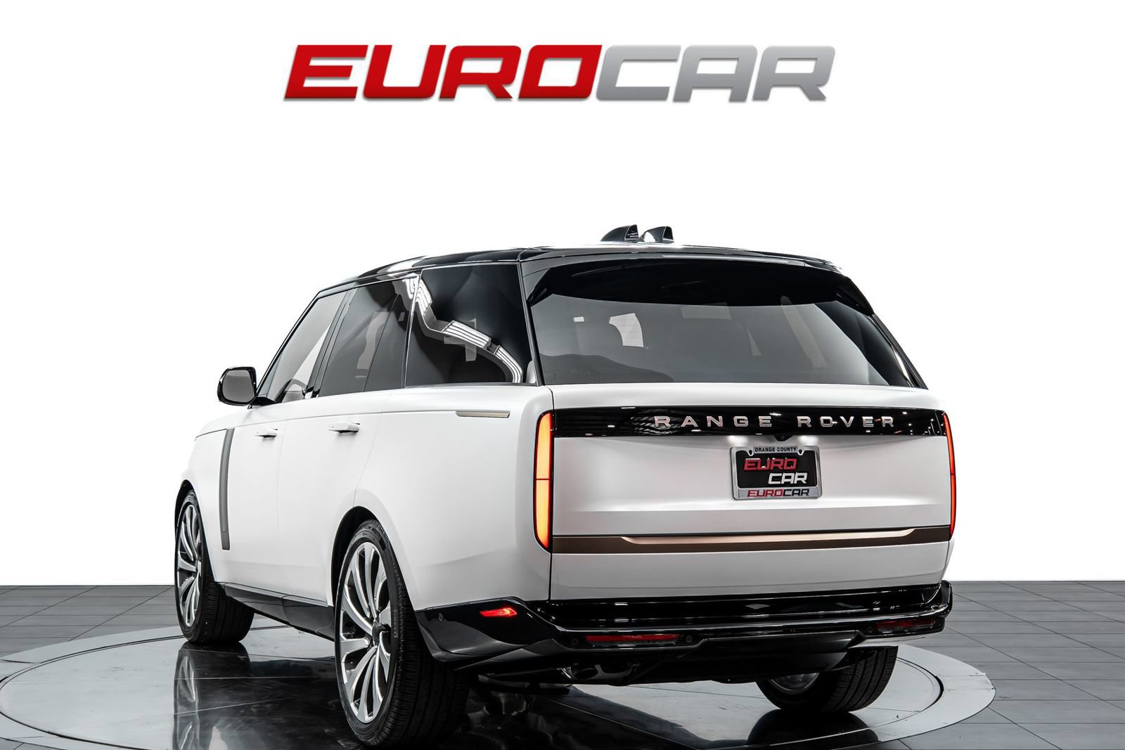 Used 2026 Land Rover Range Rover SV AWD/4WD image 3