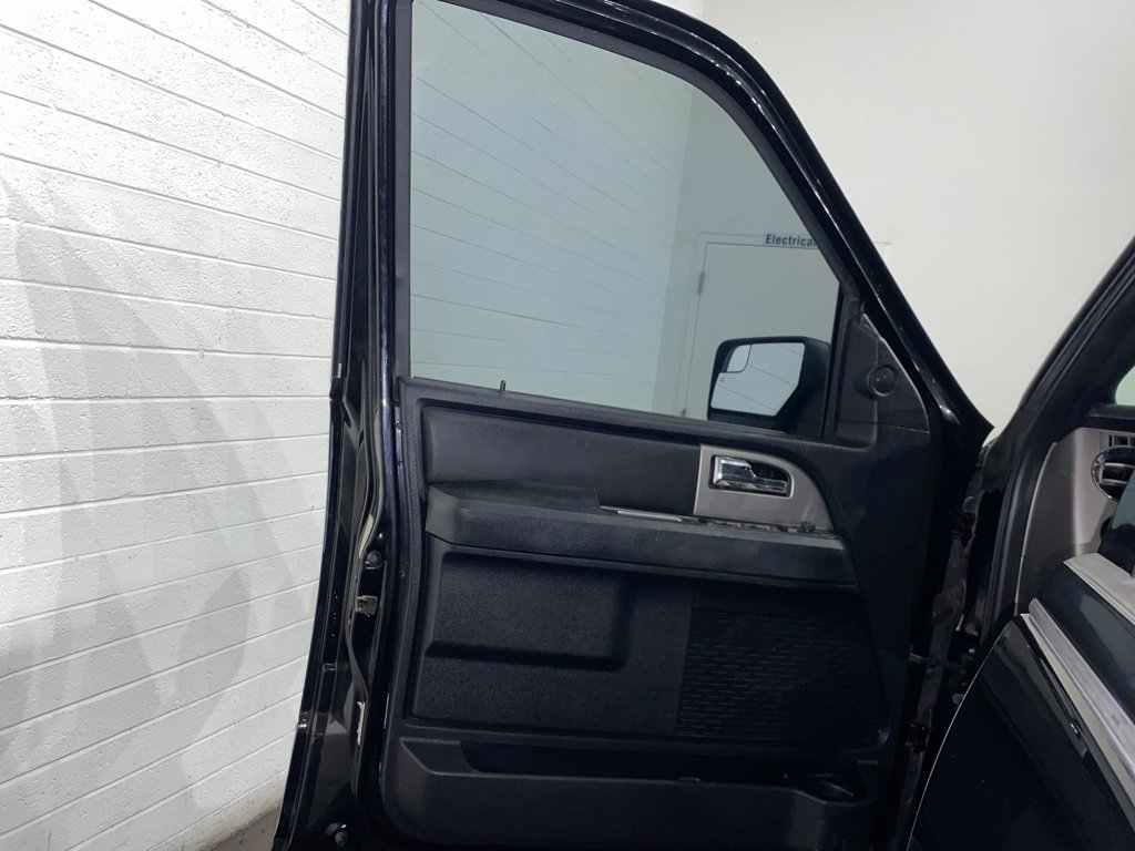 Used 2017 Ford Expedition XLT image 9