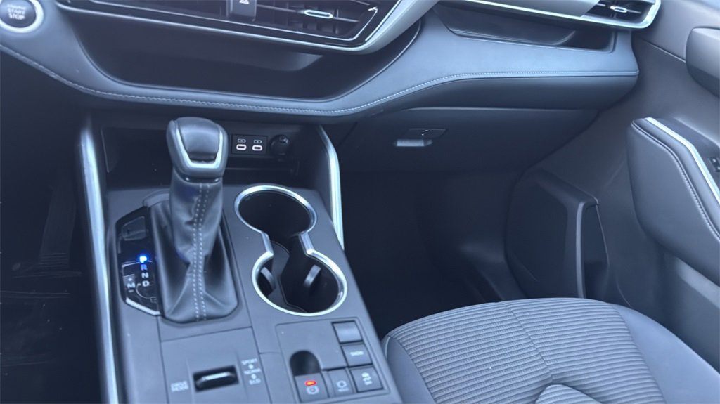 Used 2024 Toyota Highlander LE image 23