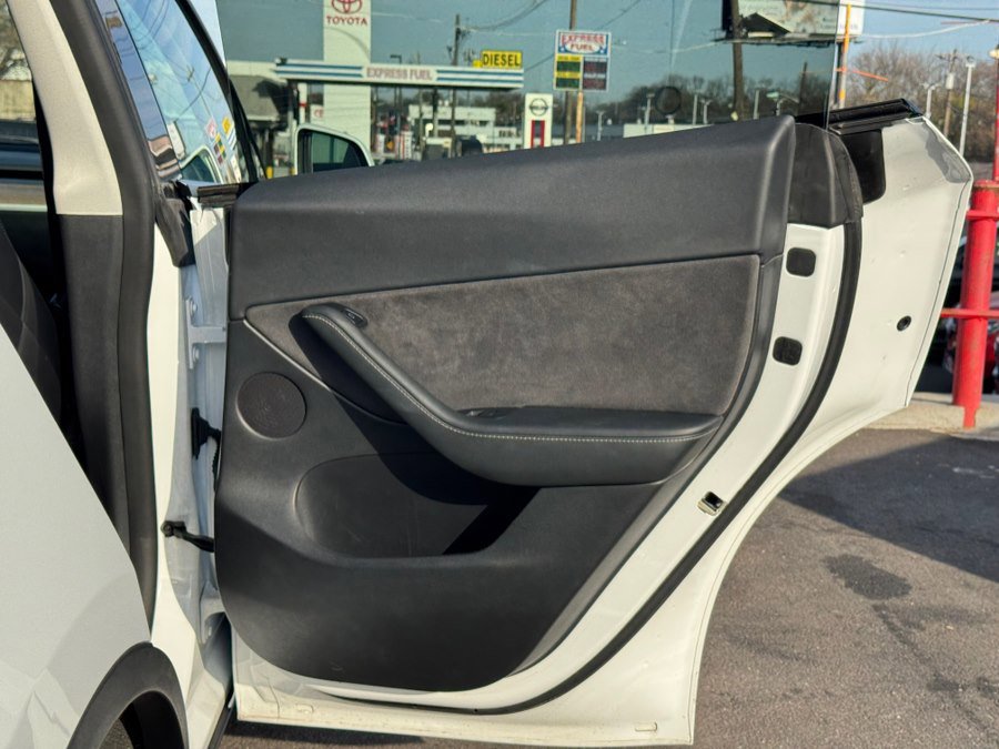 Used 2022 Tesla Model Y Performance image 32