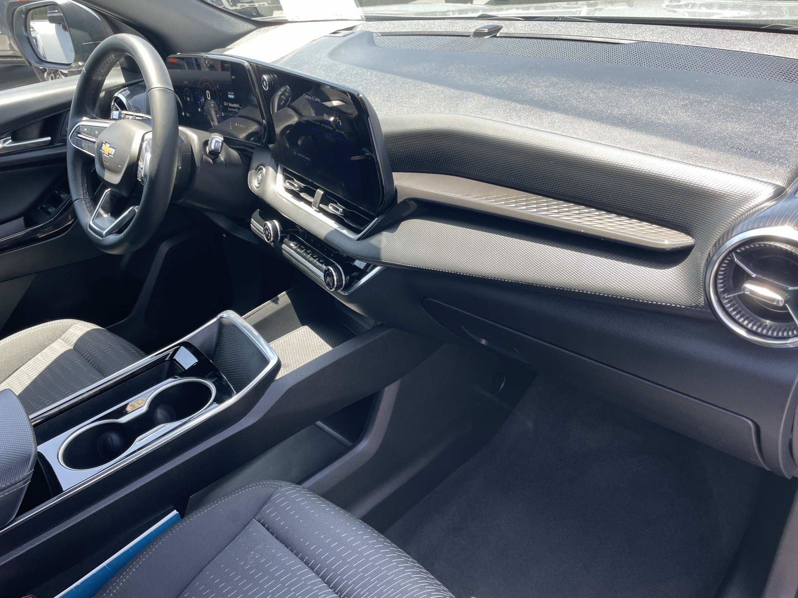 Used 2025 Chevrolet Equinox LT FWD image 28