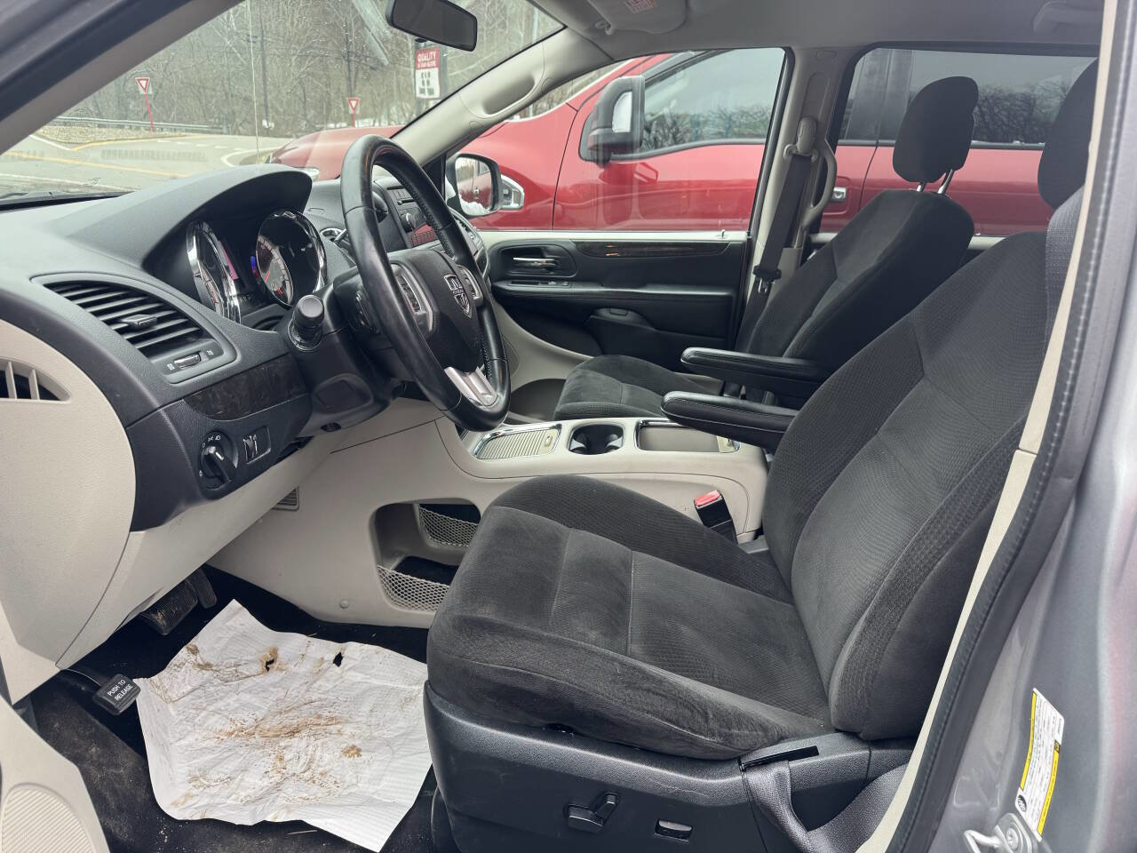 Used 2016 Dodge Grand Caravan SXT w/ Rear Park Assist Package FWD image 16