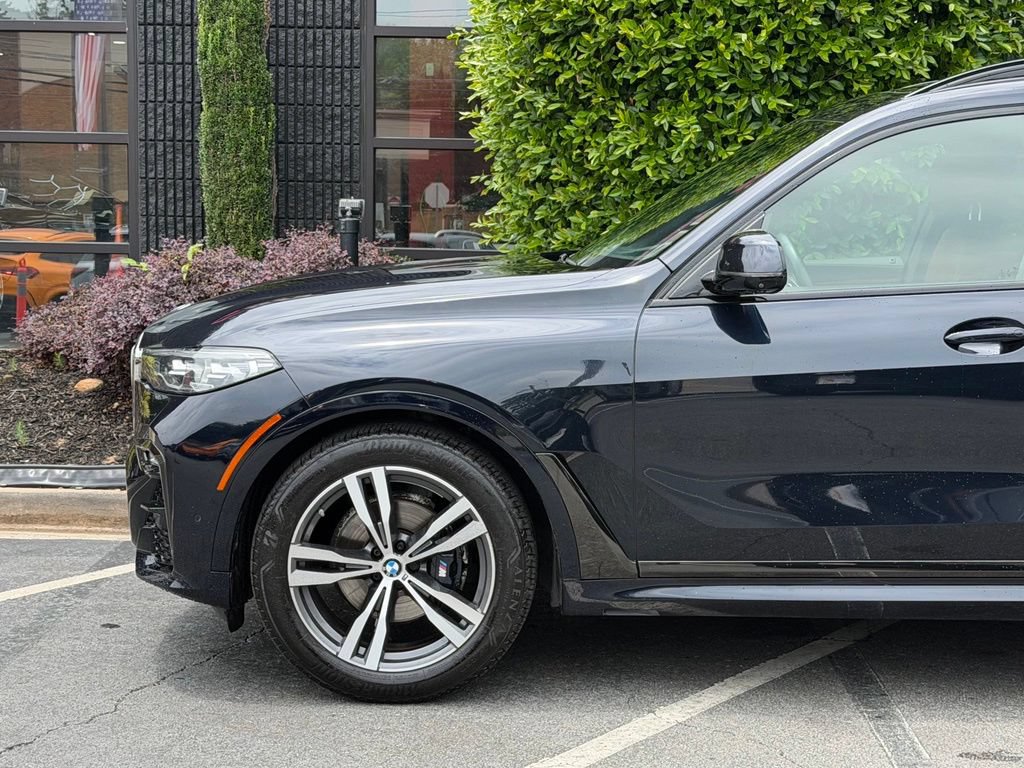 Used 2021 BMW X7 xDrive40i w/ M Sport Package AWD/4WD image 10