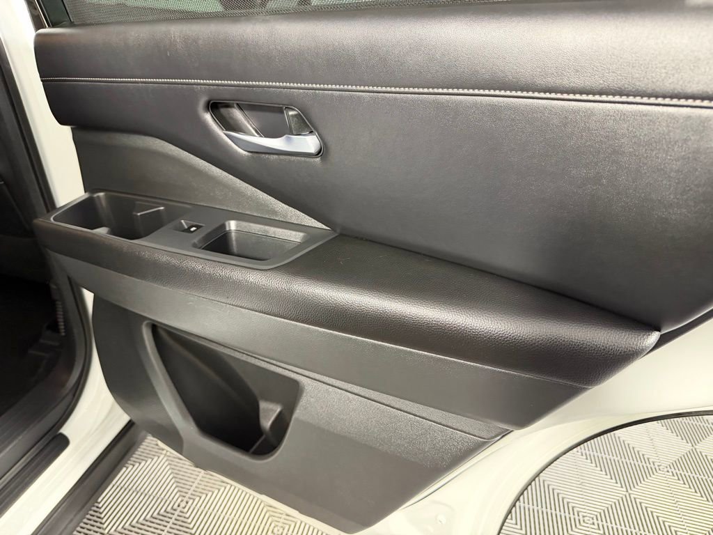 Used 2024 Nissan Pathfinder SL image 32