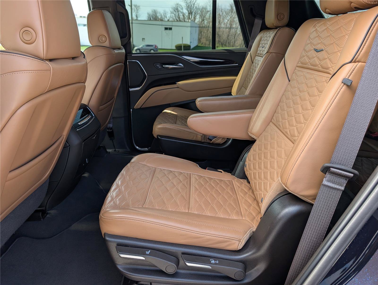 Used 2022 Cadillac Escalade Premium Luxury AWD/4WD image 20
