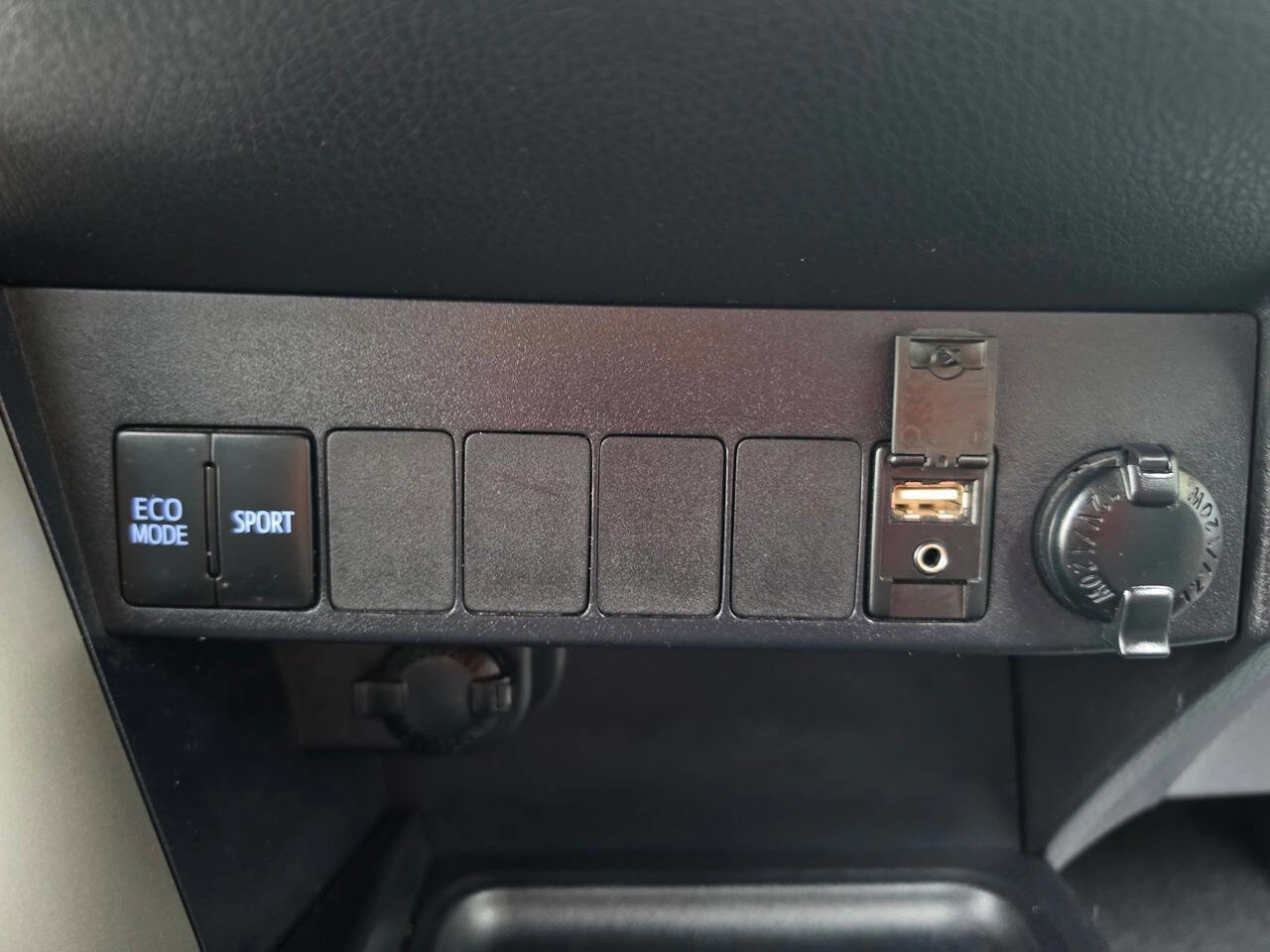Used 2013 Toyota RAV4 XLE FWD image 42