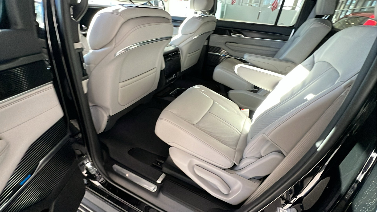 New 2026 Jeep Grand Wagoneer Summit image 18