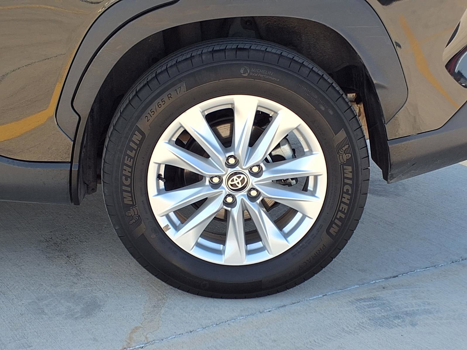 Used 2024 Toyota Corolla Cross LE image 9