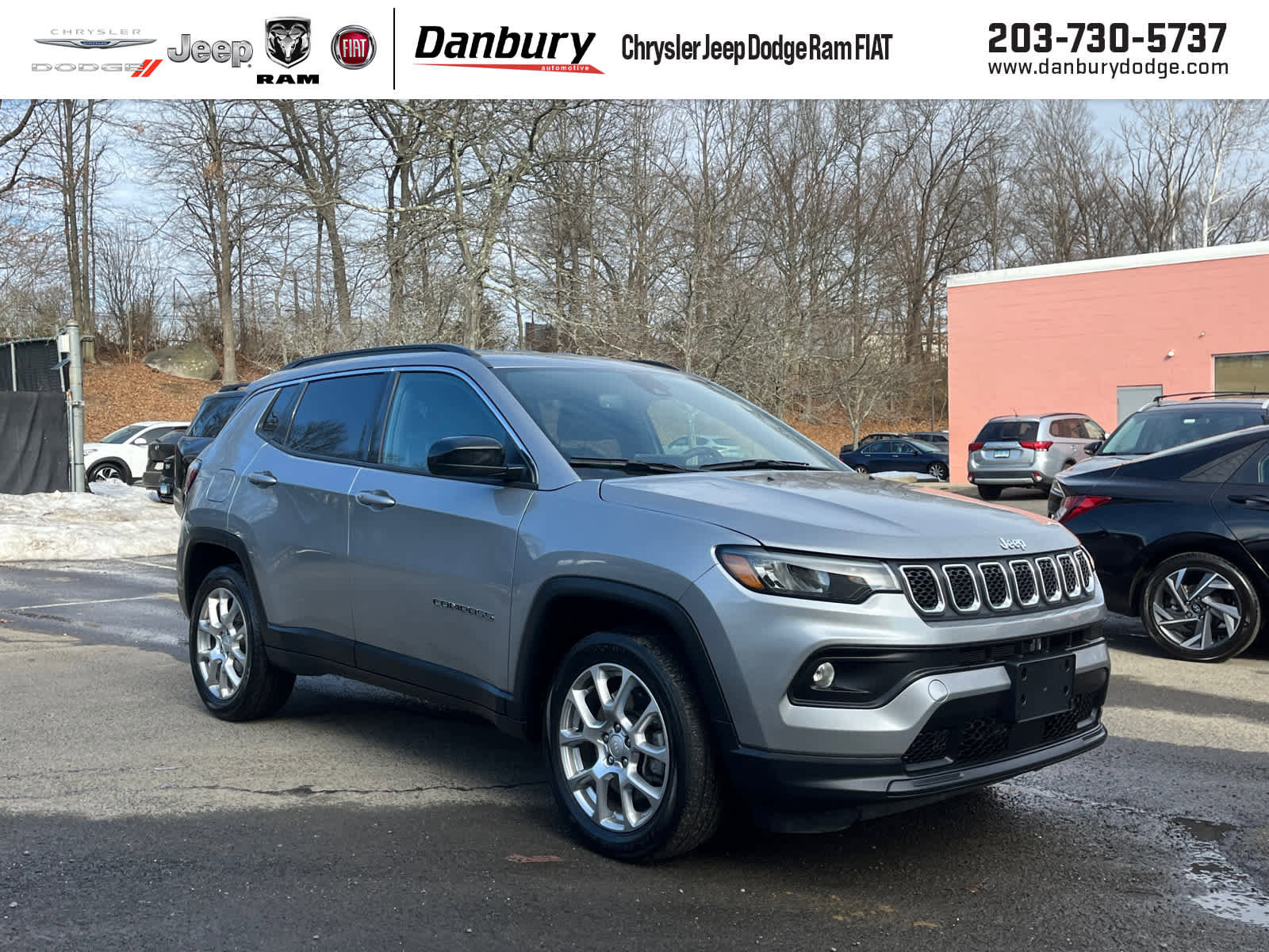 Used 2024 Jeep Compass Latitude image 1