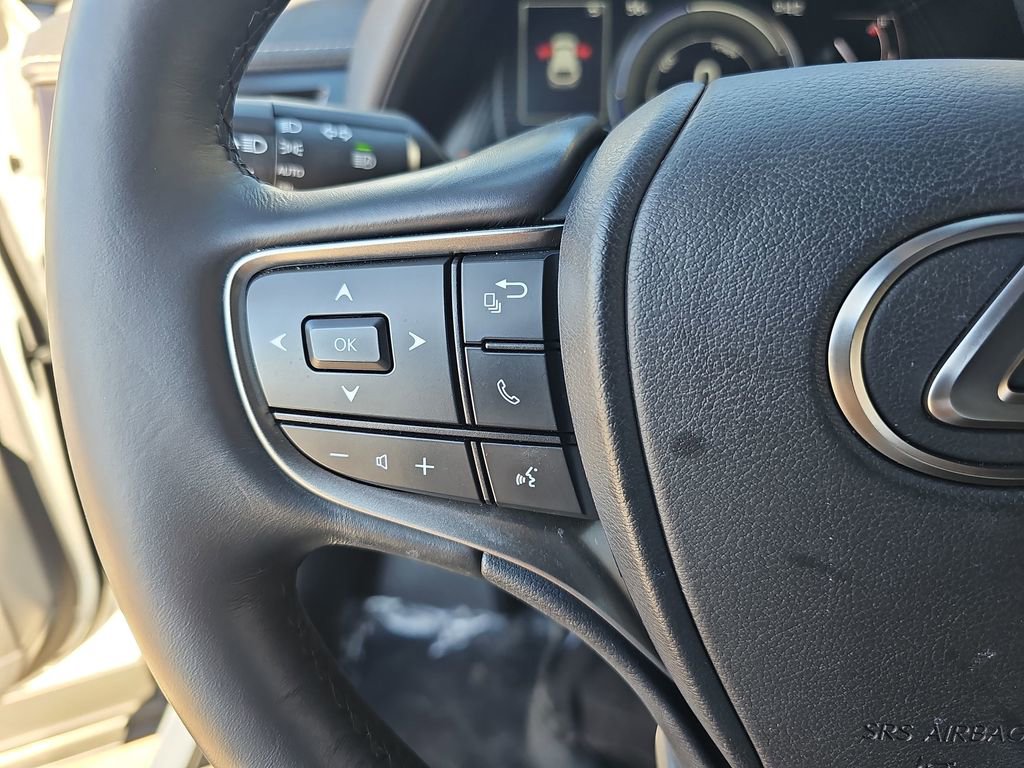 Used 2023 Lexus UX 250h FWD w/ Premium Package image 17