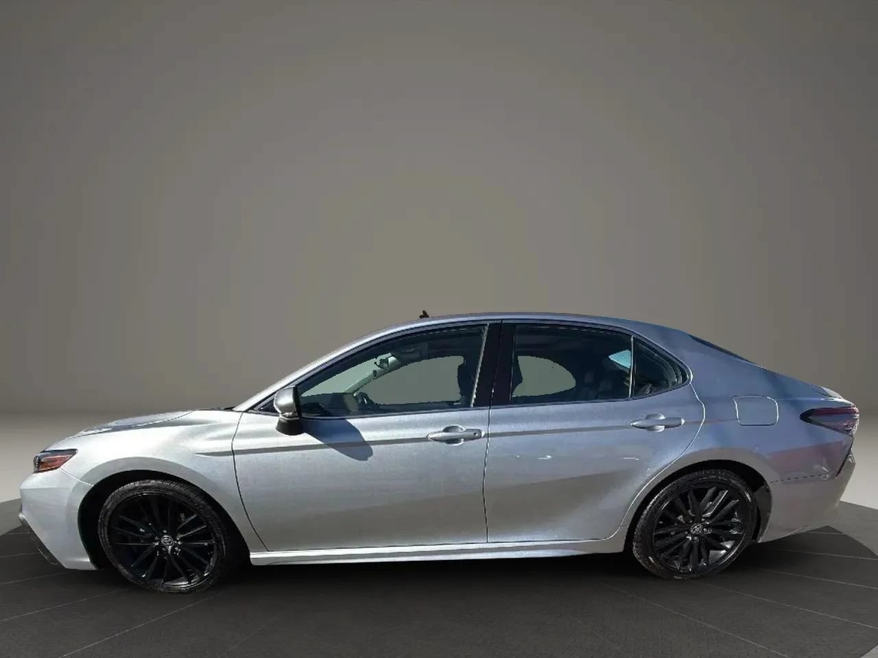 Used 2021 Toyota Camry XSE FWD image 8