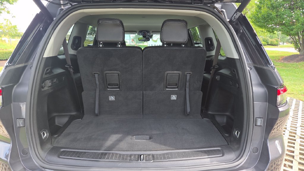 Used 2023 Jeep Grand Cherokee L Limited w/ Black Appearance Package AWD/4WD image 15