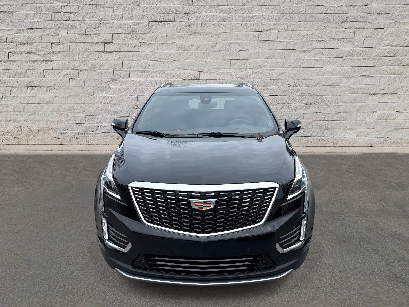Used 2025 Cadillac XT5 Premium Luxury w/ Technology Package image 2