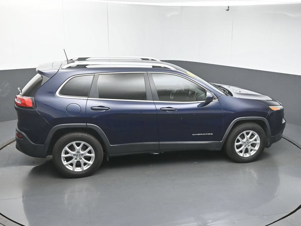 Used 2016 Jeep Cherokee Latitude w/ Safety/Convenience Group AWD/4WD image 30