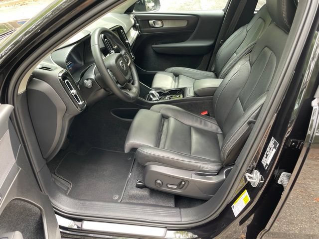 Certified 2025 Volvo XC40 B5 Plus AWD/4WD image 10