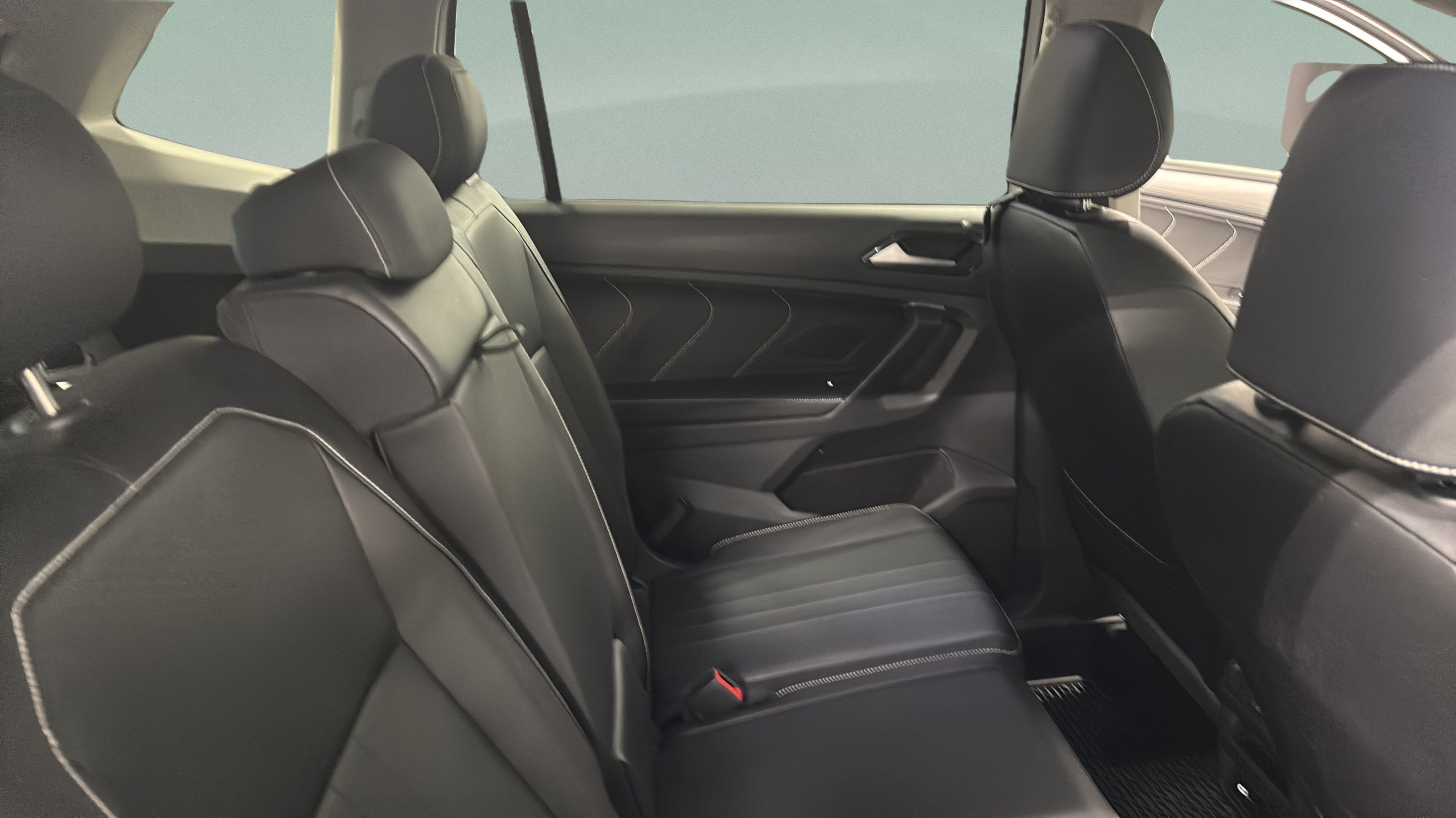 Used 2024 Volkswagen Tiguan SE FWD image 19