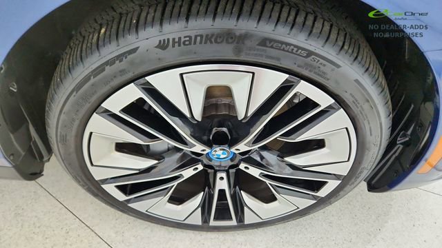 Used 2025 BMW i5 xDrive40 w/ Premium Package image 56